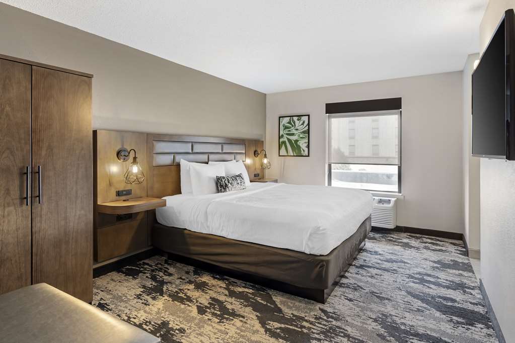 Best Western Plus Bourbonnais Hotel & Suites - photo 16
