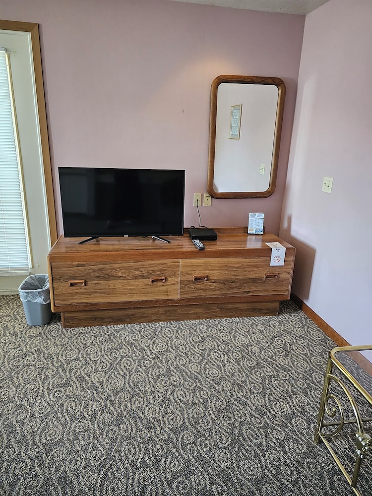 Travelodge by Wyndham Mackinaw City - photo 13