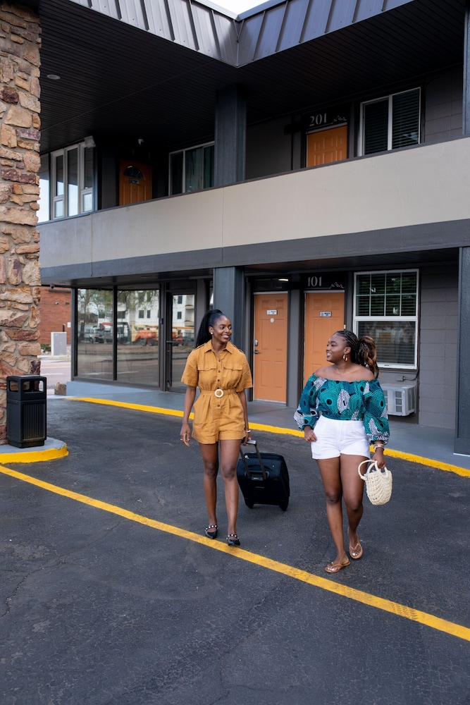 Modern Motel - photo 8