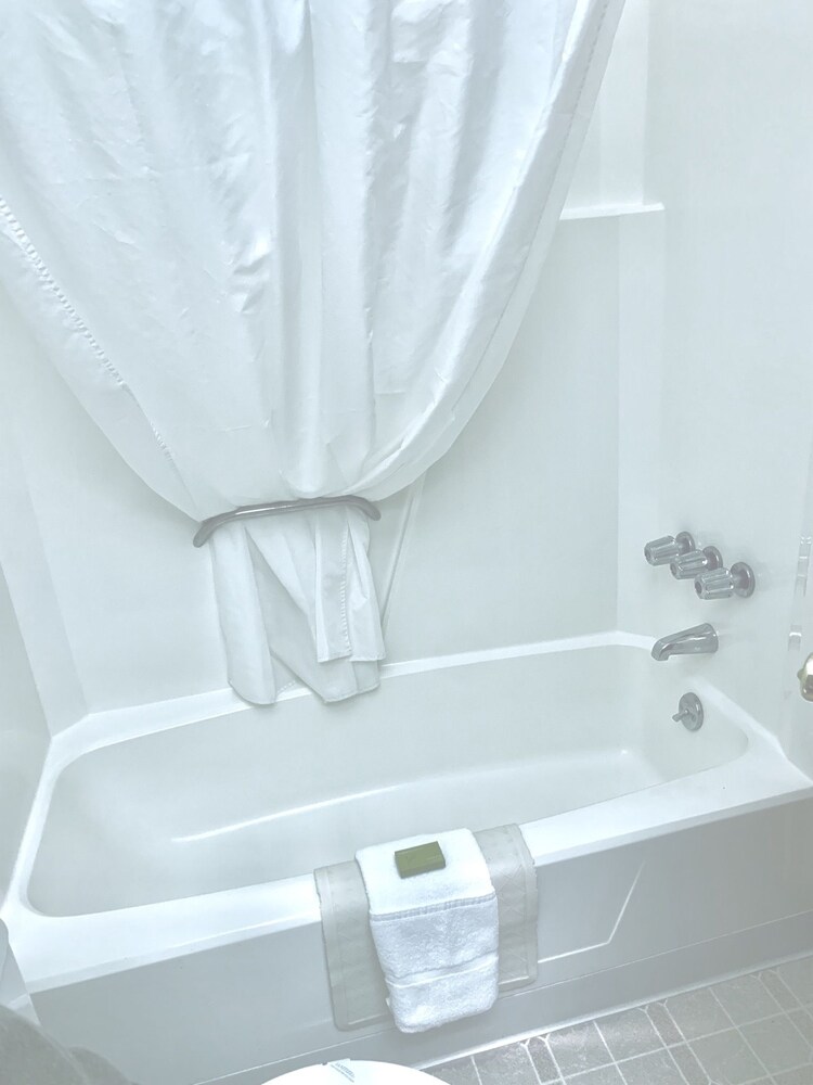 Bicentennial Inn - photo 14