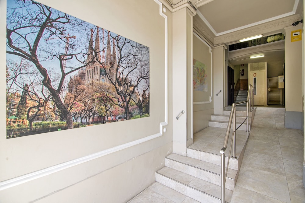 Happy People Gaudi Sant Pau — 4-Star Luxury Hotel in Barcelona, Spain