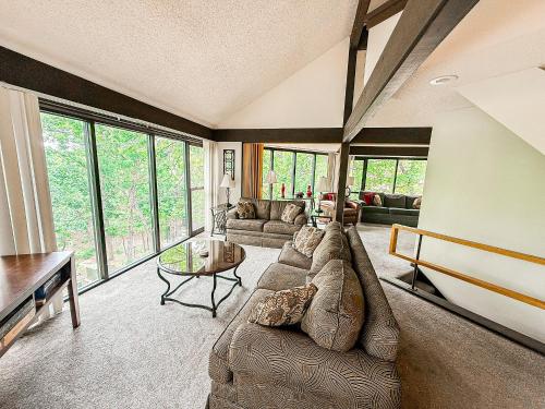 Lakefront Treetop Village59 3Bed3BAPools 8PP — hotel in Four Seasons