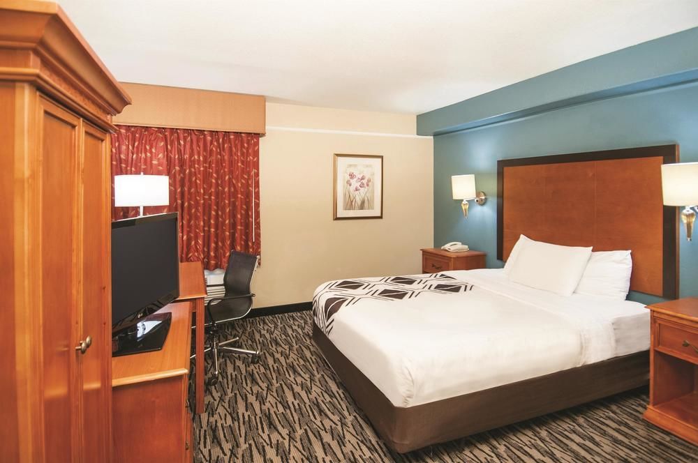 La Quinta Inn San Antonio AlamoDome South - photo 14