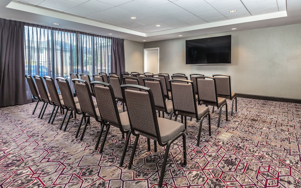 Hampton Inn & Suites Reno Sparks - photo 28
