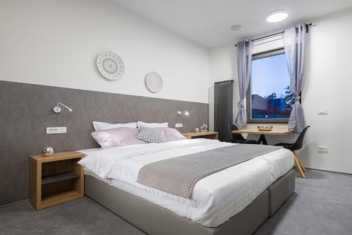 Vila Emona Central Apartments Free Parking — 4-Star Luxury Hotel in Ljubljana, Slovenia