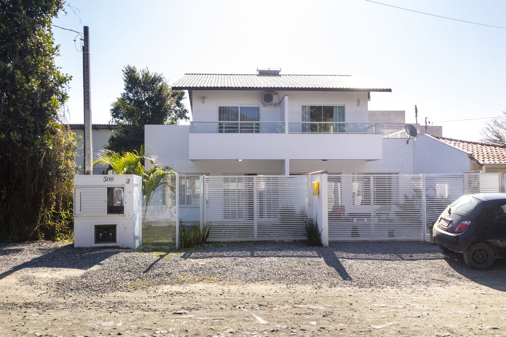 Aluguel Casa 3 quartos p 12 pessoas Bombas SC