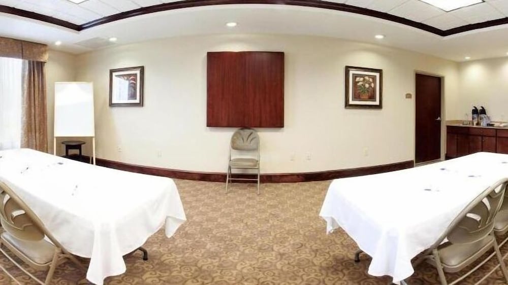 Holiday Inn Express Hotel & Suites Tappahannock by IHG - photo 30