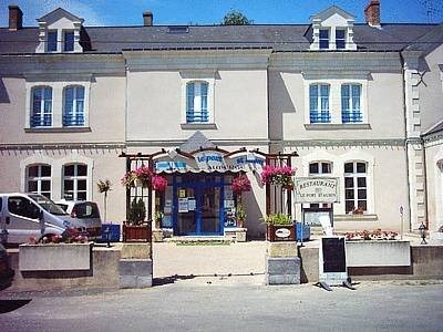 Le Port Saint Aubin pet-friendly hotel Morannes