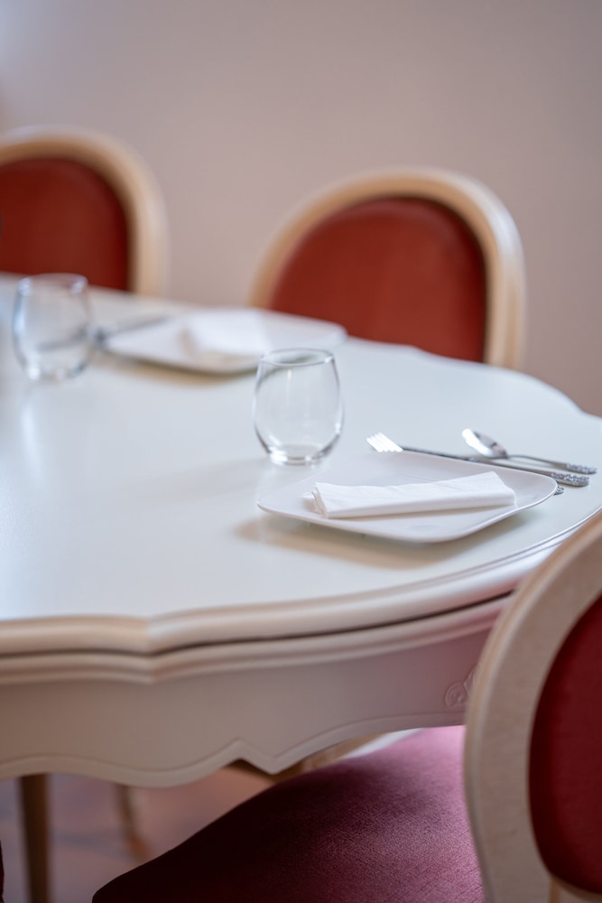 Le Manoir 1977 in Poitiers, France