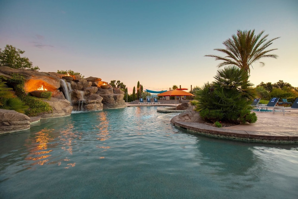 Mermaid by Avantstay Private Estate w Pool Volleyball & Arcade - photo 19