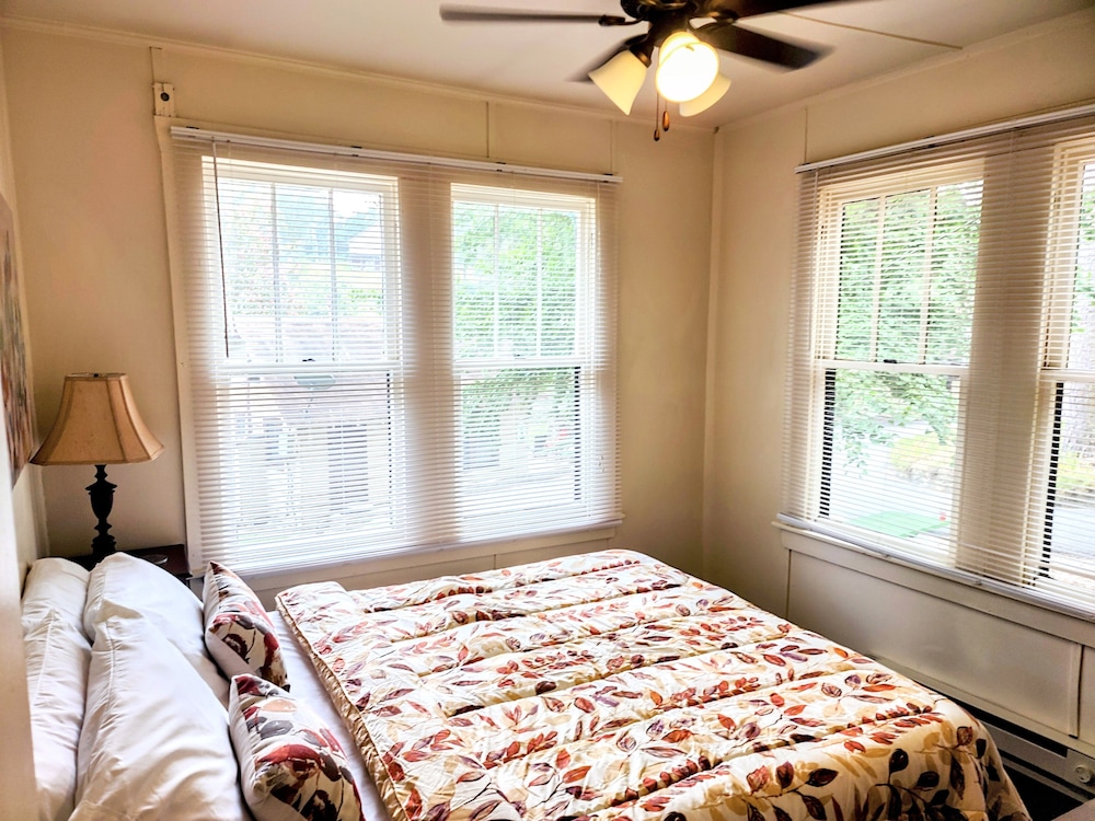 Edgewater Resort Cottage #1 - photo 21