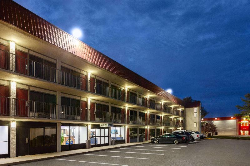 Super 8 By Wyndham Baltimore Northwest - photo 3