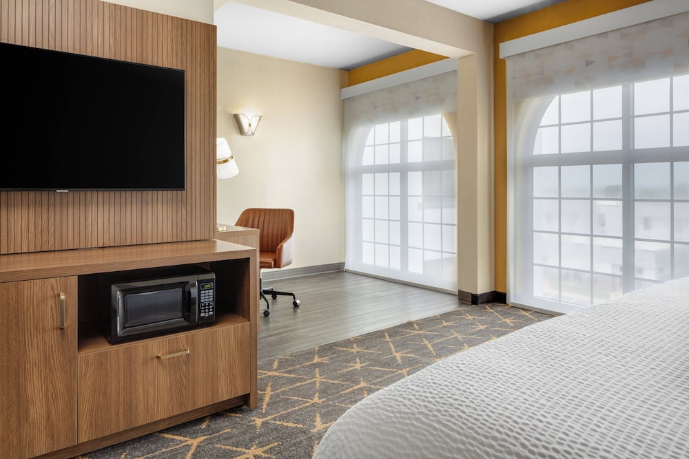 Holiday Inn Hotel & Suites Springfield I 44 by IHG - photo 10