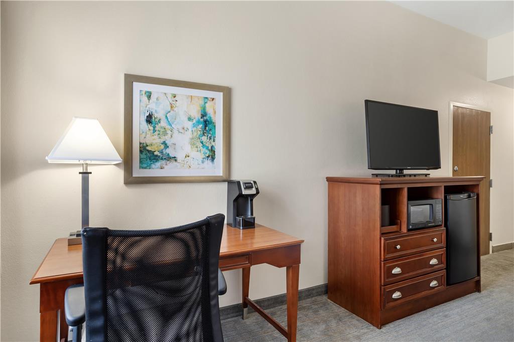 Best Western Plus Executive Hotel & Suites - photo 29