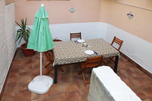 Appartamento con Cortile Privato — 4-Star Luxury Hotel in Santo Stefano Di Camastra, Italy