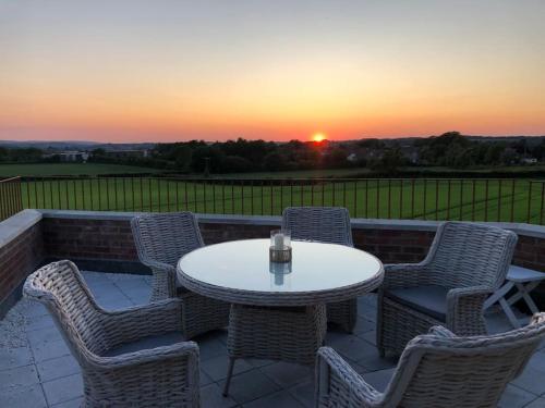 2 Bedroom cottage with Beautiful views over the Mendips — 4-Star Luxury Hotel in Radstock, United Kingdom