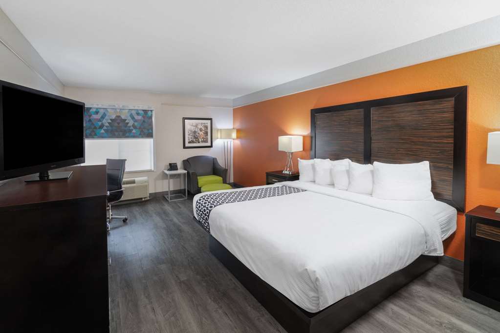 La Quinta Inn & Suites by Wyndham Prattville - photo 32