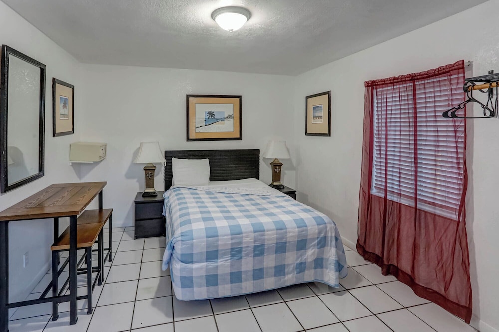 Green Seas Motel - photo 20