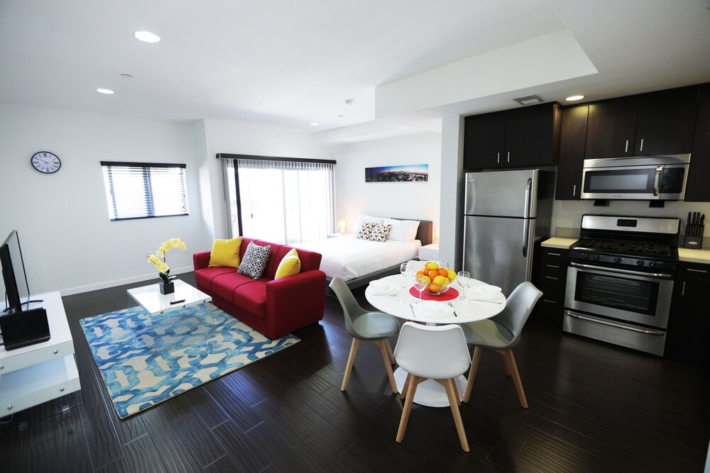 Downtown Cosmopolitan Suites - photo 57