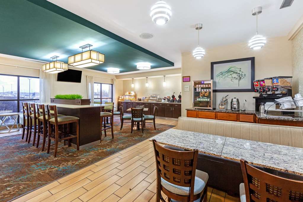 La Quinta Inn & Suites by Wyndham South Bend - photo 40