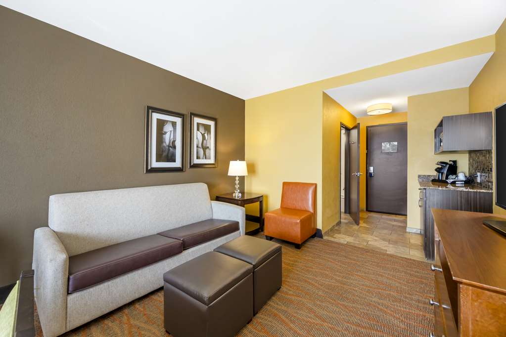 Best Western Plus Tupelo Inn & Suites - photo 9