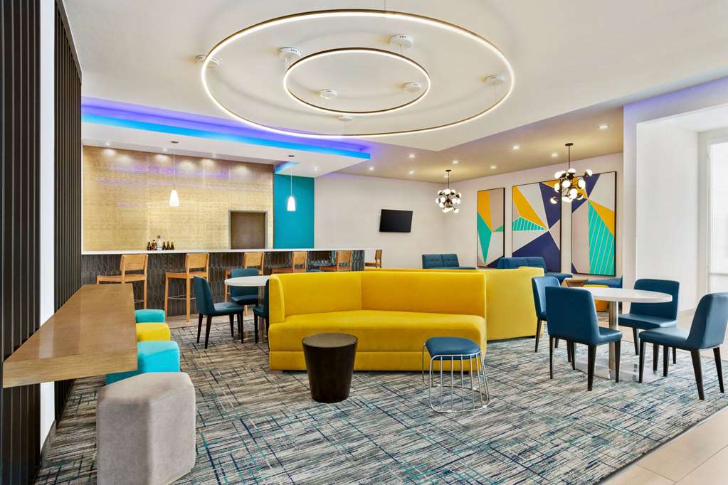 La Quinta Inn & Suites by Wyndham Richmond Sugarland - photo 33