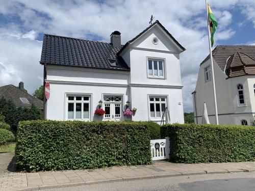 fewo1846 Pauline zauberhafte Wohnung für 2 Personen mit Terrasse und Garten — 4-Star Luxury Hotel in Gluecksburg, Germany