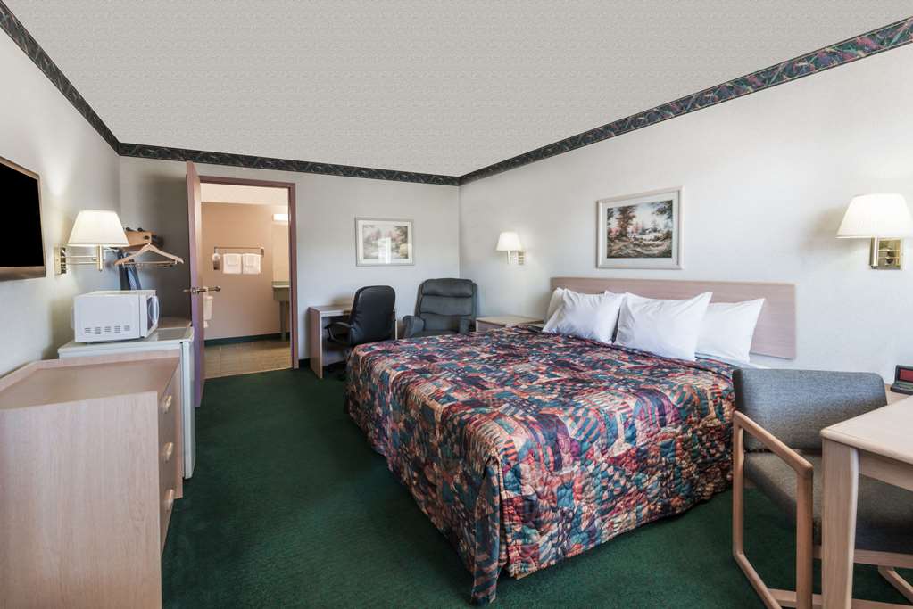 Knights Inn Ottawa - photo 6