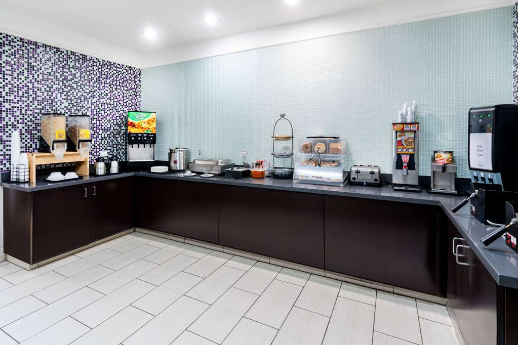 La Quinta Inn & Suites by Wyndham Roswell - photo 36