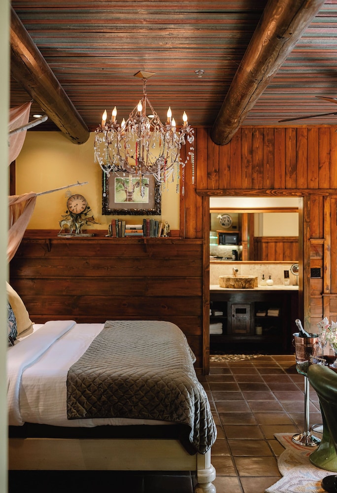 Highland Haven Creekside Inn - photo 49