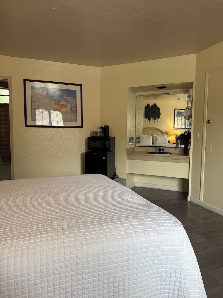 Carmel Resort Inn - photo 37