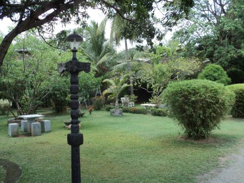 Hotel Golden Flower in Polonnaruwa, Sri Lanka