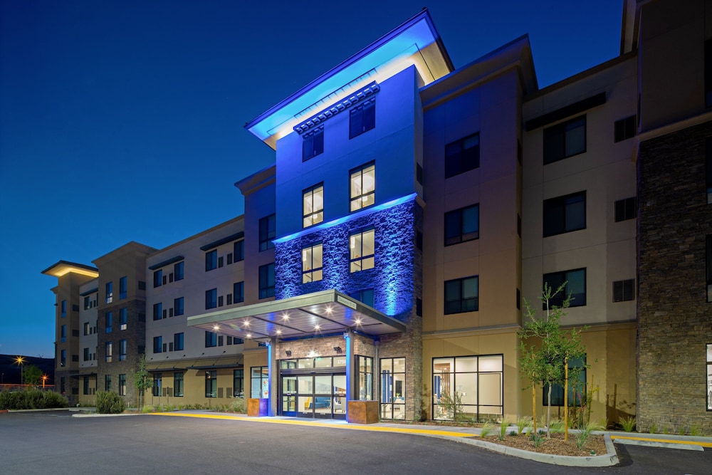 Holiday Inn Express & Suites Valencia Santa Clarita by IHG - featured photo