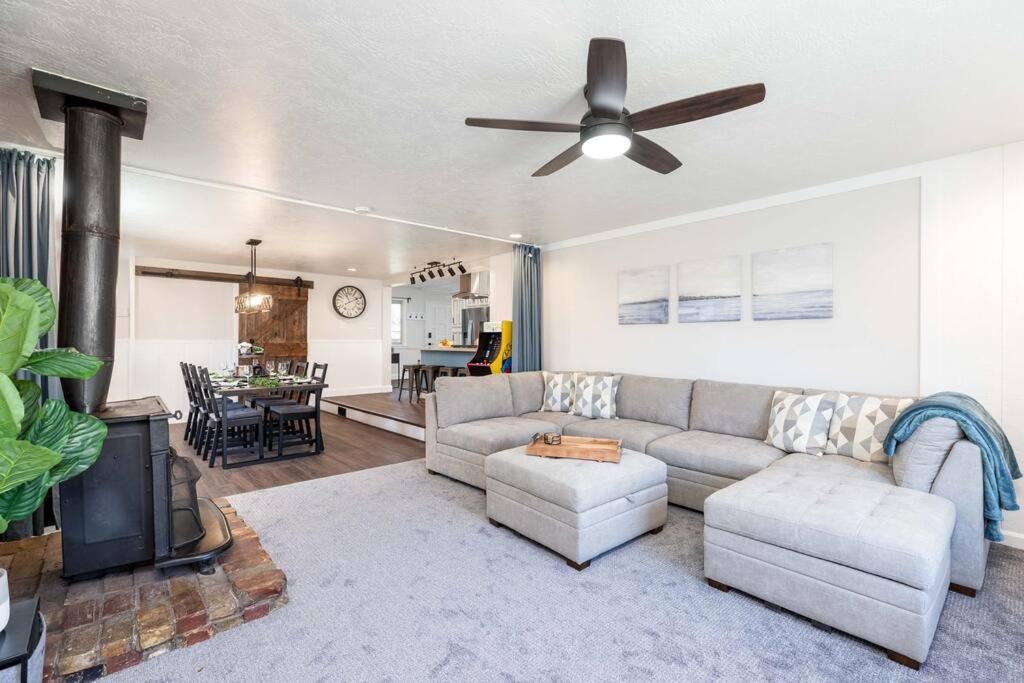 Modern Slc Home Only Mins Downtown & Airport — 4-Star Luxury Hotel in Salt Lake City, United States