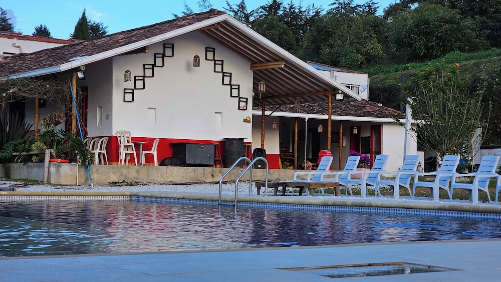 Hosteria Brisas Del Rio — Marinilla