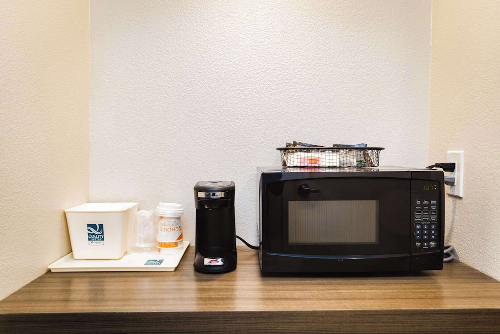 Quality Suites Houston Hobby Airport - photo 15
