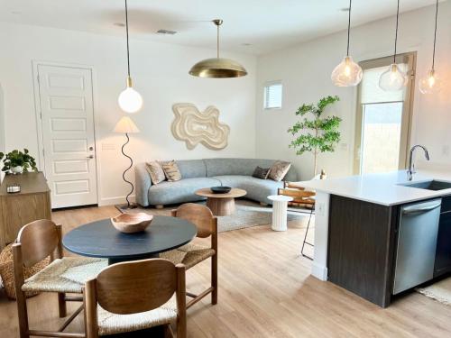 Luxury 1 BR Casita with Private Yard Garage and WD — 4-Star Luxury Hotel in Phoenix, United States