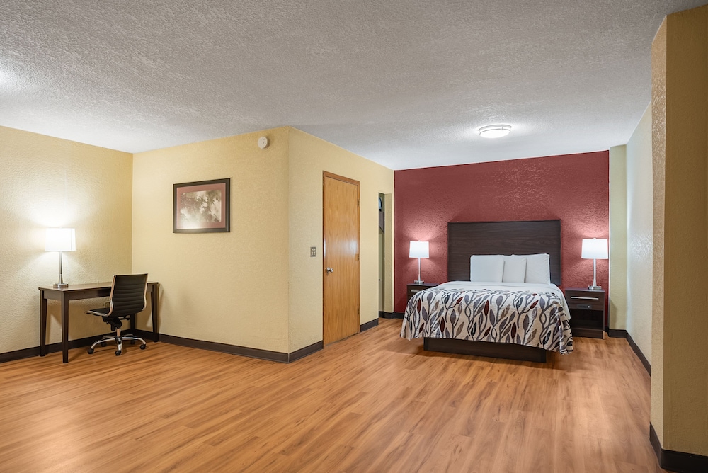 Red Roof Inn Des Moines - photo 16