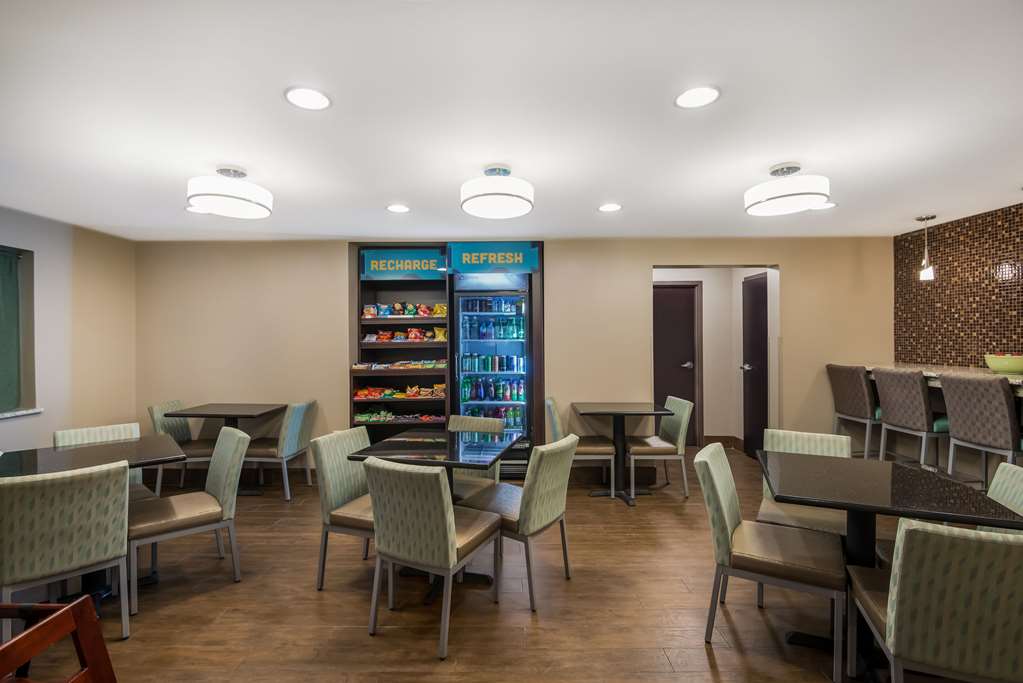 Clarion Pointe Downtown - photo 28