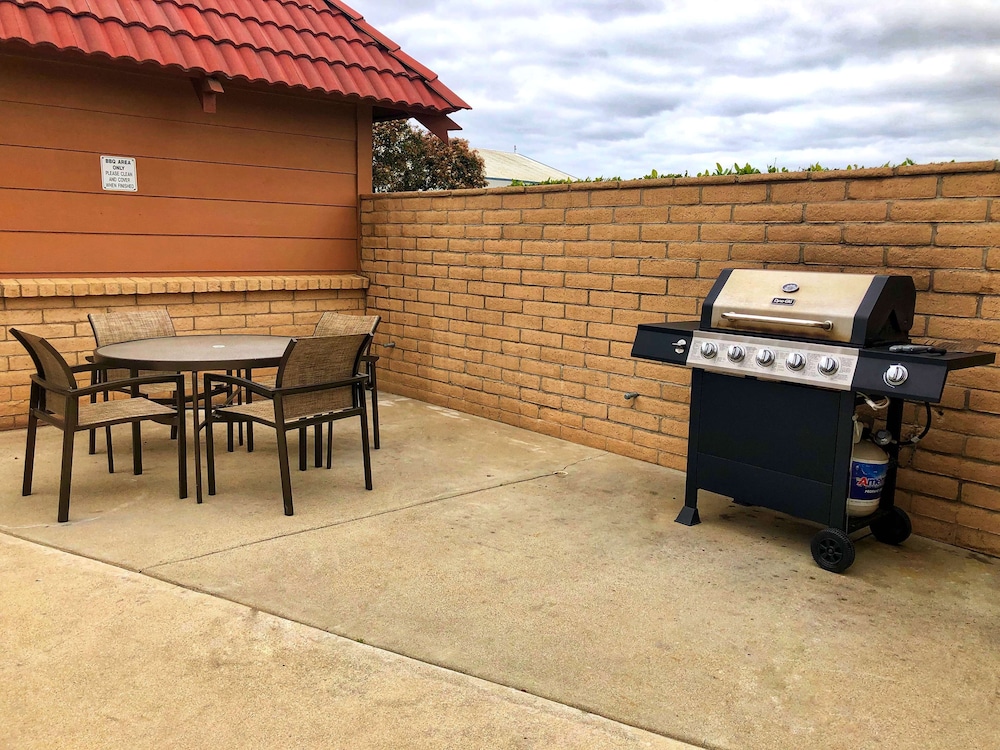 Lompoc Valley Inn and Suites - photo 27