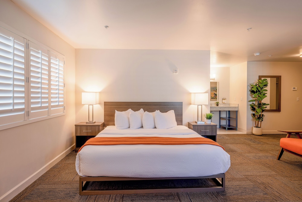 Inn At Moss Landing Point - photo 32