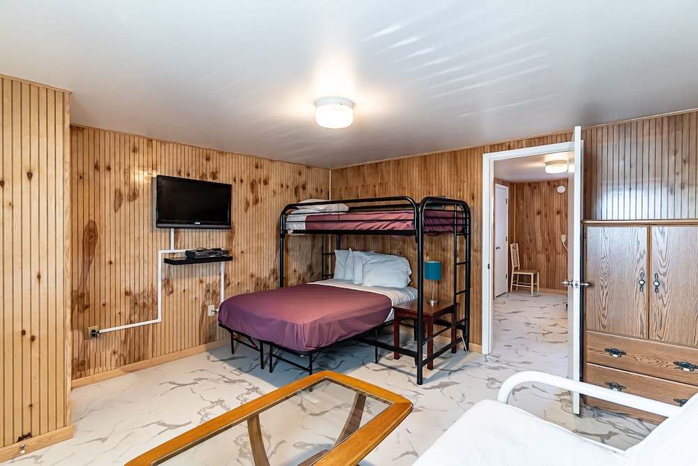 Boardwalk Sand & Surf Inn Oceanfront - photo 13