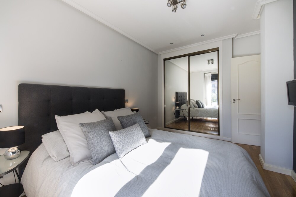 Premium Luxury City Center Madrid Alojamiento de Temporada — 4-Star Luxury Hotel in Madrid, Spain