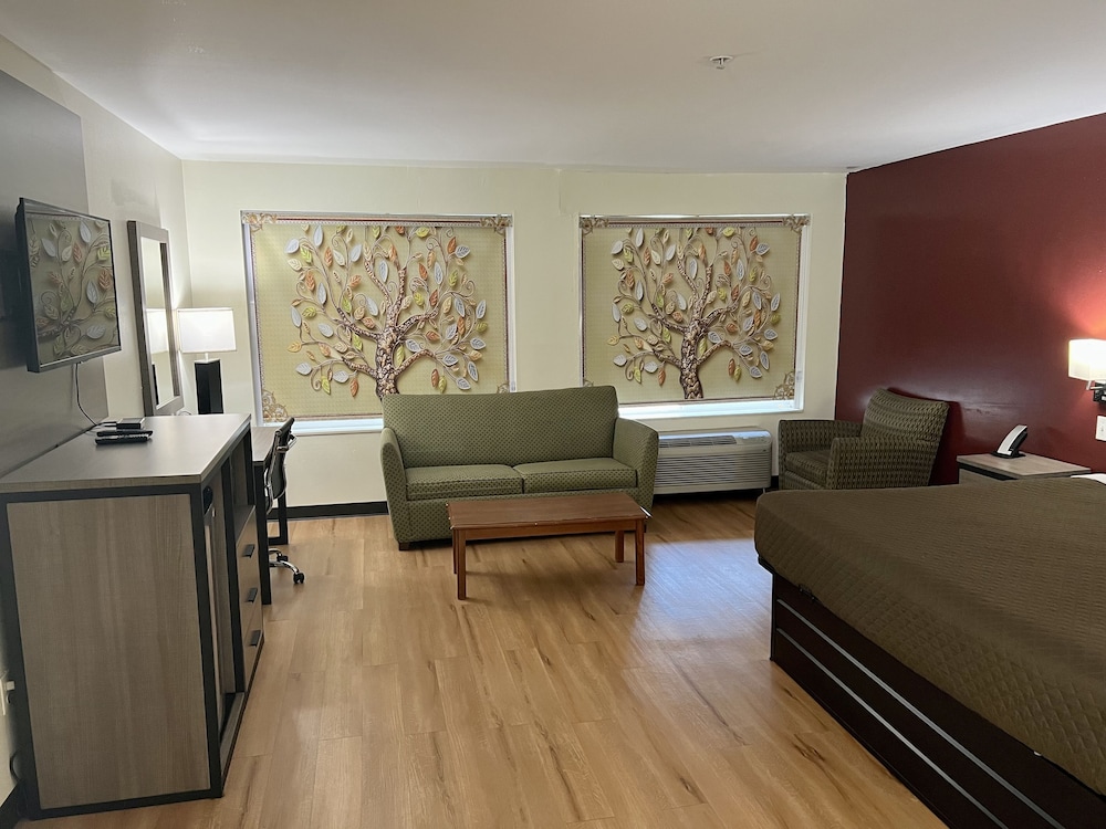 Saffron Inn & Suites - photo 9