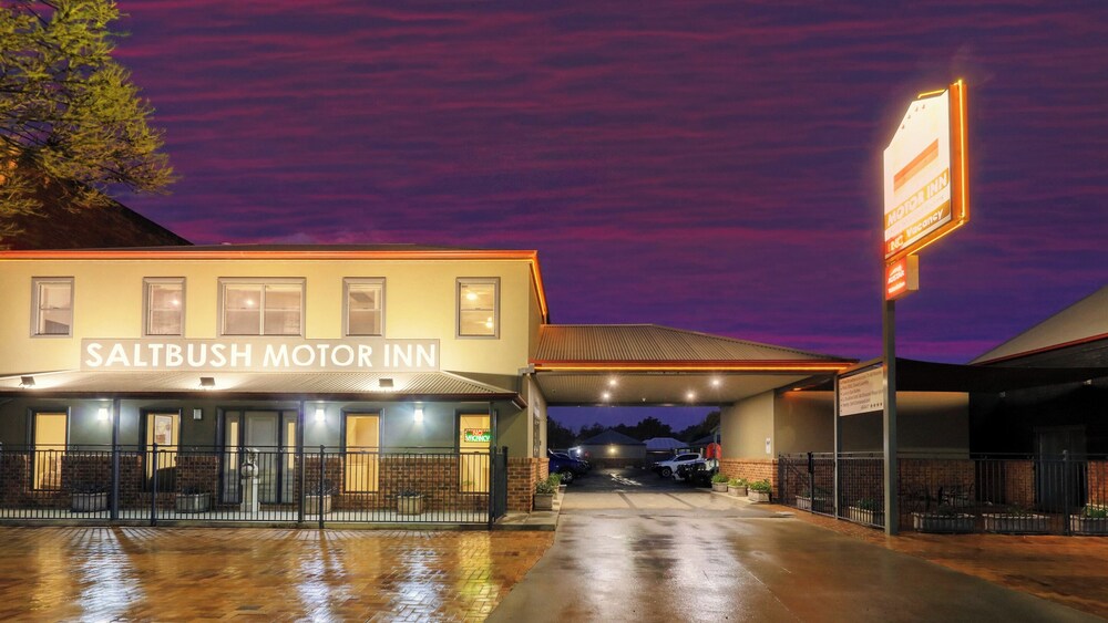 The Saltbush Motor Inn - carbon neutral hotel in Hay