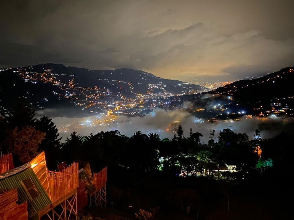 Sky View Glamping — hotel in Girardota