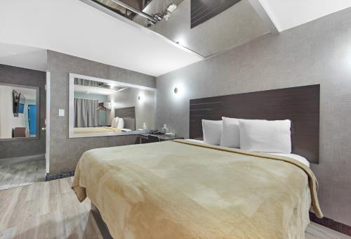 Hotel Opus Bronx - photo 11