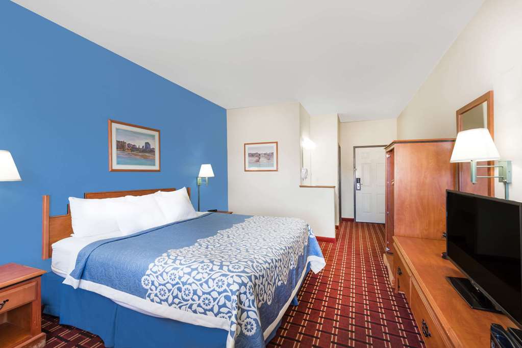 Days Inn & Suites by Wyndham Lordsburg - photo 8
