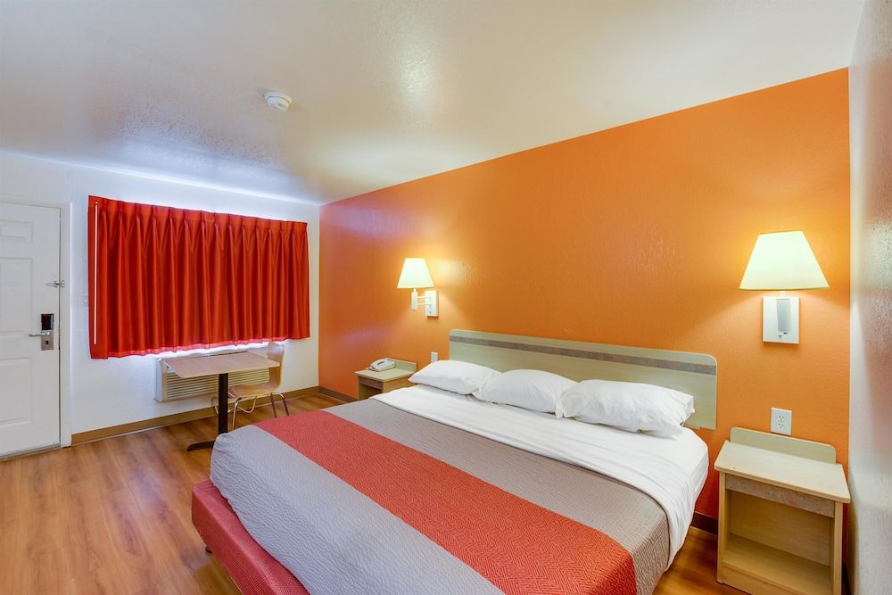 Motel 6 Columbia West - photo 4