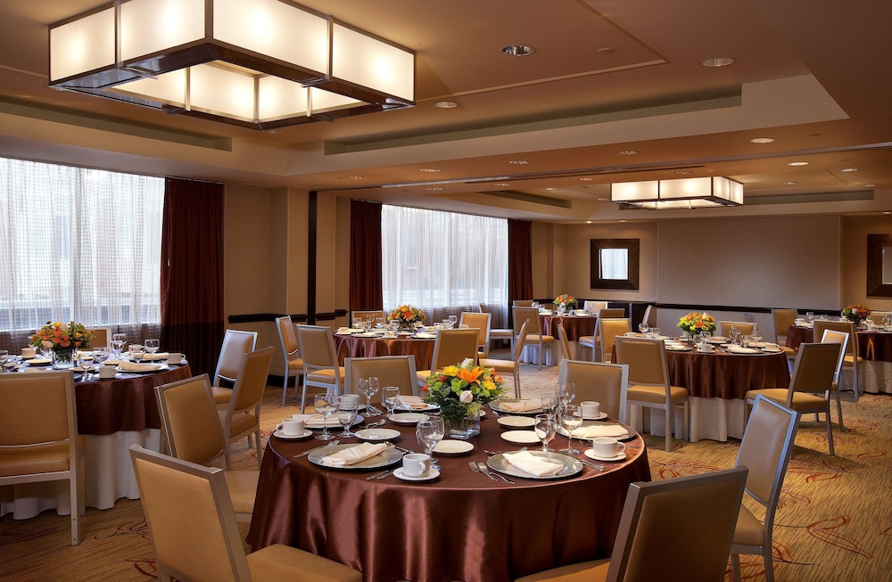 Embassy Suites by Hilton Washington DC Chevy Chase Pavilion - photo 42